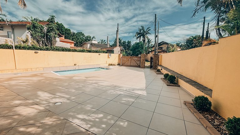 Casa 1126 -Térrea, ensolarada, com piscina, churrasqueira e