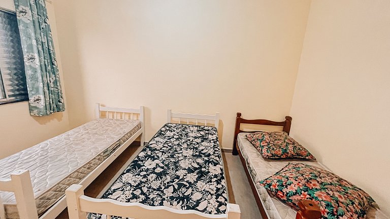 Casa 1126 -Térrea, ensolarada, com piscina, churrasqueira e