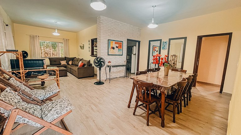 Casa 1126 -Térrea, ensolarada, com piscina, churrasqueira e