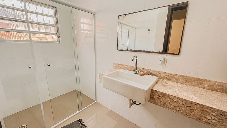 Casa 1126 -Térrea, ensolarada, com piscina, churrasqueira e