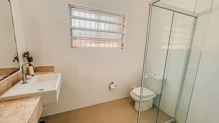 Casa 1126 -Térrea, ensolarada, com piscina, churrasqueira e