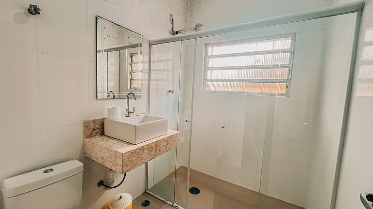 Casa 1126 -Térrea, ensolarada, com piscina, churrasqueira e