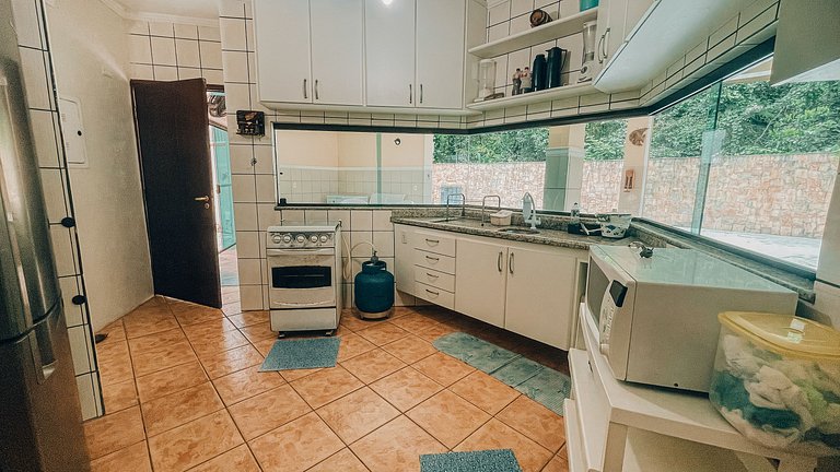 Casa com piscina e 3 suítes | Praia de Guaratuba