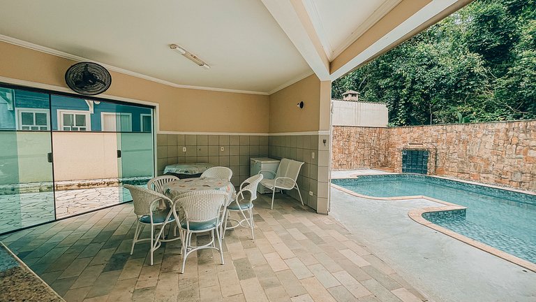 Casa com piscina e 3 suítes | Praia de Guaratuba