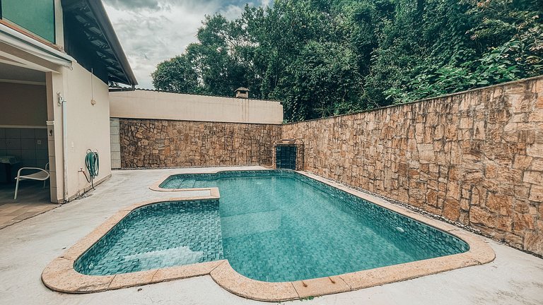 Casa com piscina e 3 suítes | Praia de Guaratuba