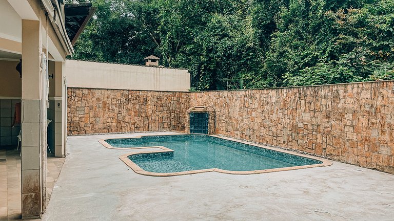 Casa com piscina e 3 suítes | Praia de Guaratuba