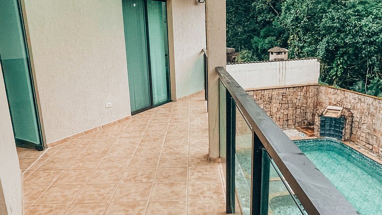 Casa com piscina e 3 suítes | Praia de Guaratuba