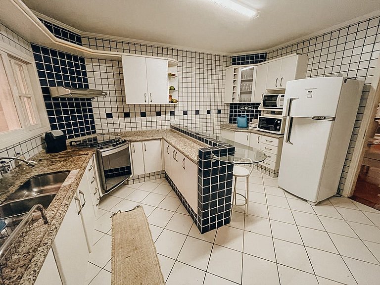 Piscina, muito espaço a 200m da praia