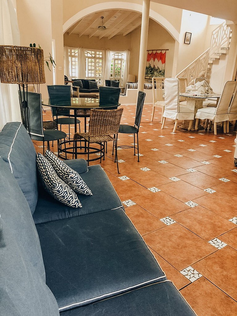 Piscina, muito espaço a 200m da praia