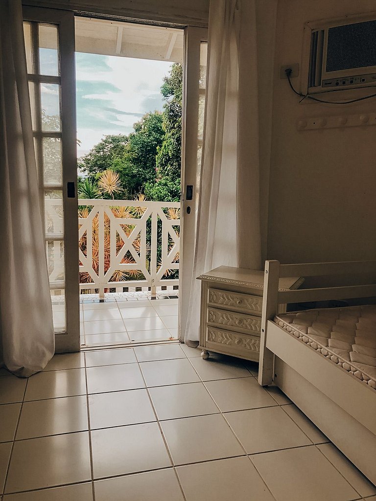 Piscina, muito espaço a 200m da praia