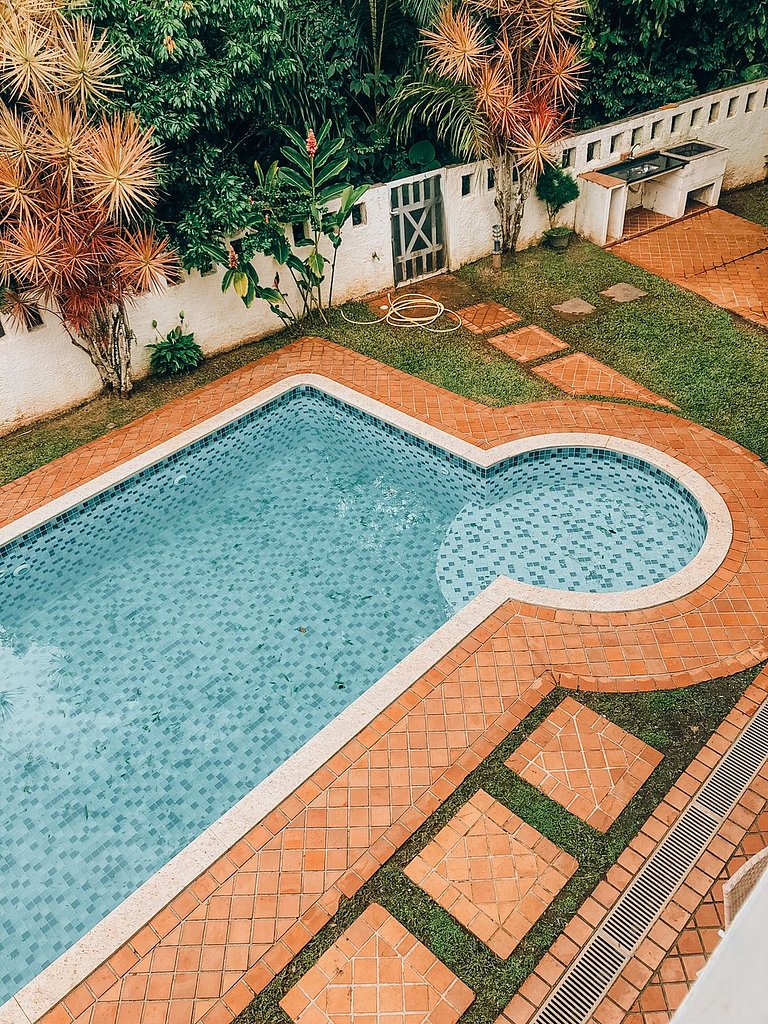 Piscina, muito espaço a 200m da praia