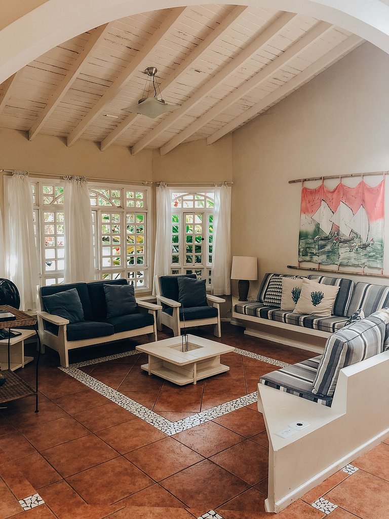 Piscina, muito espaço a 200m da praia