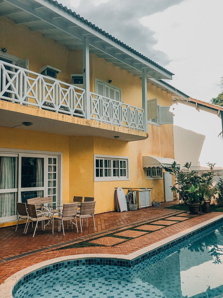 Piscina, muito espaço a 200m da praia