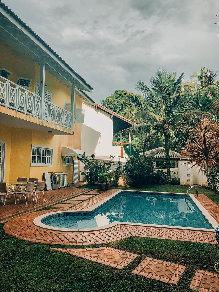 Piscina, muito espaço a 200m da praia