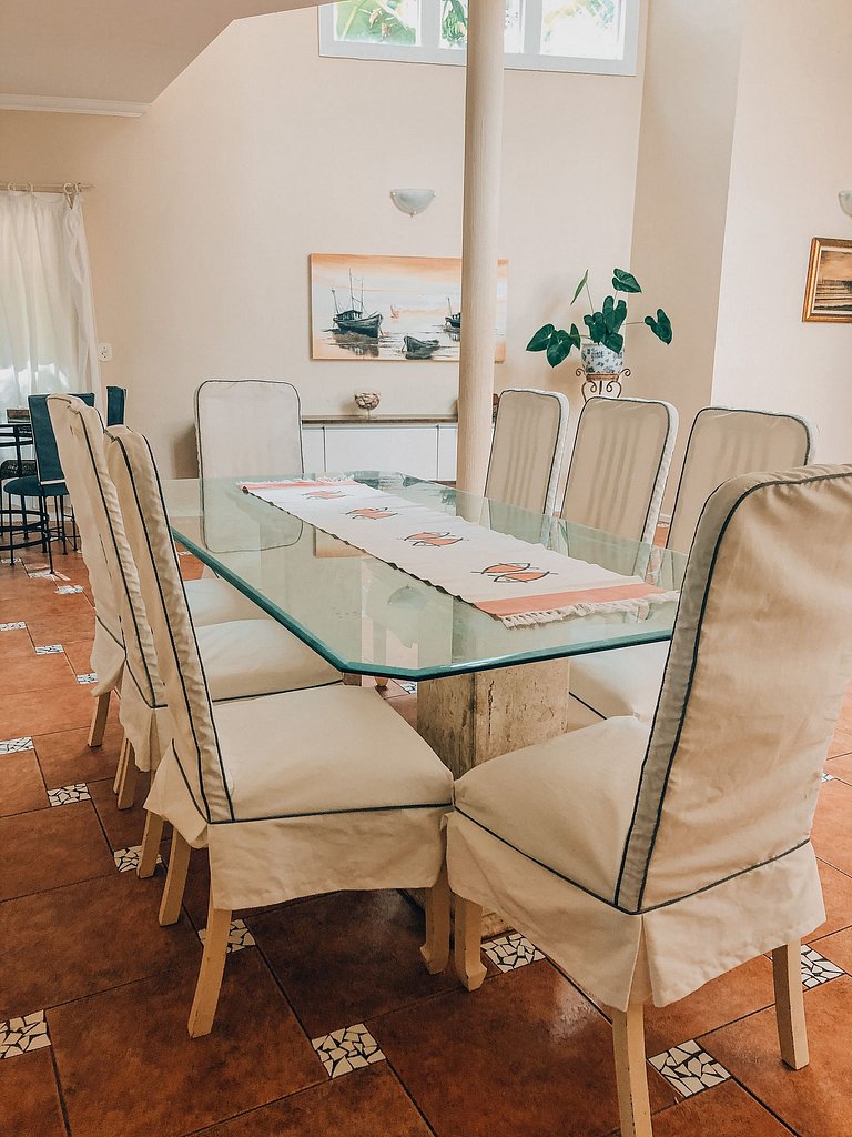 Piscina, muito espaço a 200m da praia