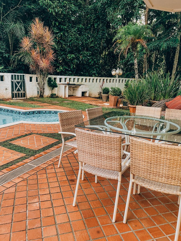 Piscina, muito espaço a 200m da praia