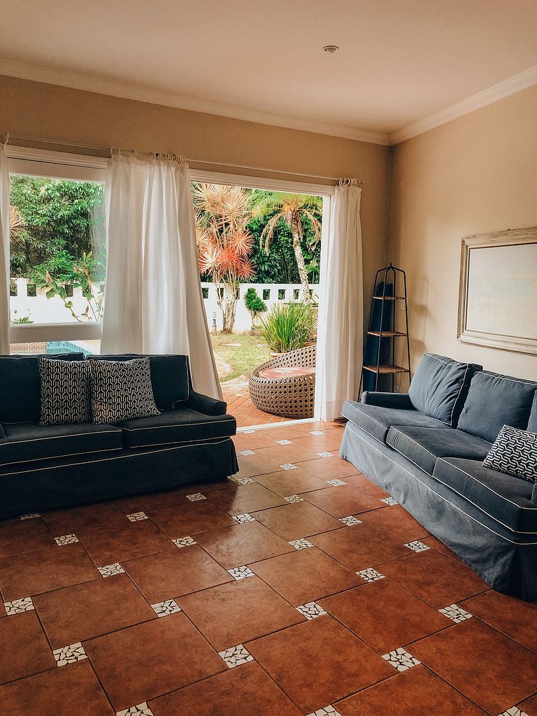 Piscina, muito espaço a 200m da praia