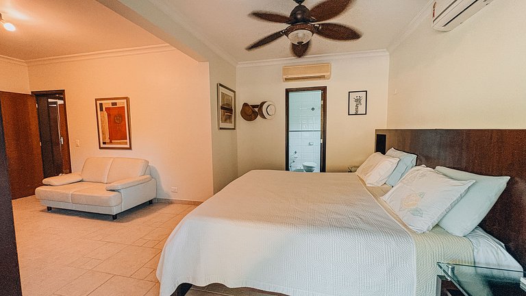 Casa com piscina a 130 m da praia | Guaratuba, Bertioga SP