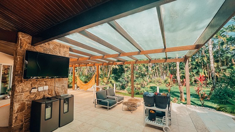 Casa com piscina a 130 m da praia | Guaratuba, Bertioga SP