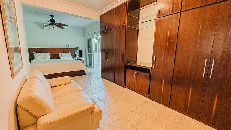 Casa com piscina a 130 m da praia | Guaratuba, Bertioga SP