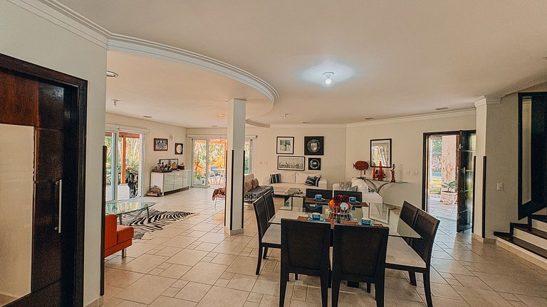 Casa com piscina a 130 m da praia | Guaratuba, Bertioga SP