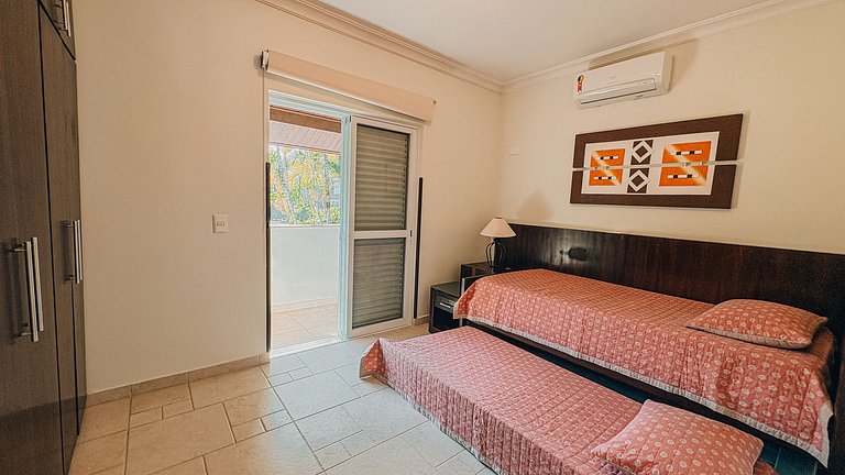 Casa com piscina a 130 m da praia | Guaratuba, Bertioga SP