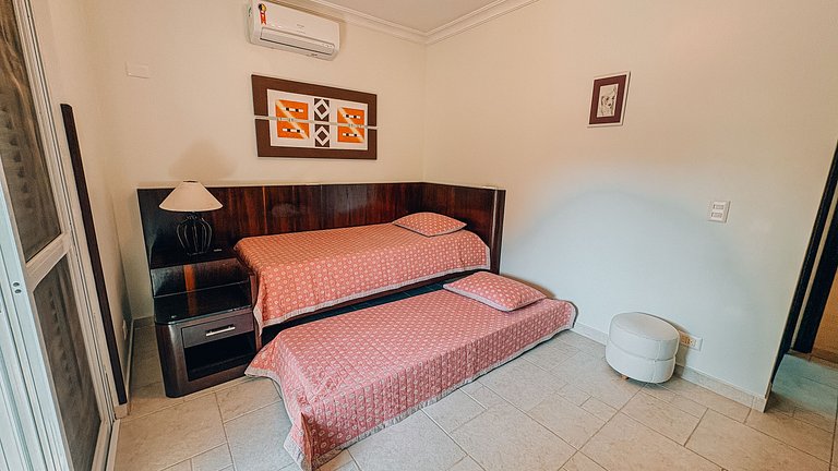 Casa com piscina a 130 m da praia | Guaratuba, Bertioga SP