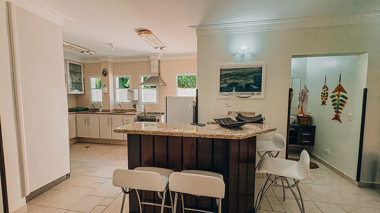 Casa com piscina a 130 m da praia | Guaratuba, Bertioga SP