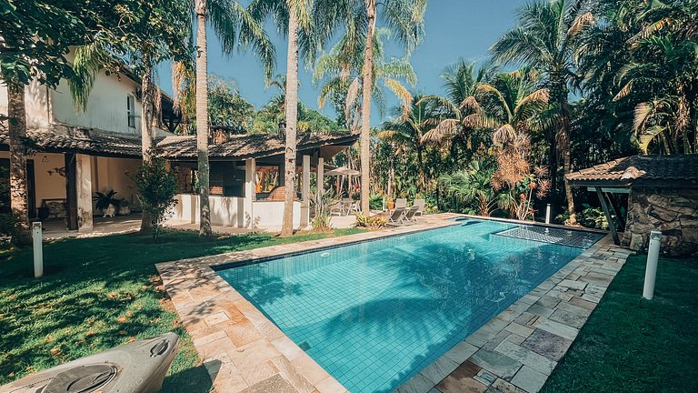 Casa 1726 - Casa com Trilha Exclusiva para a Praia + Área Go