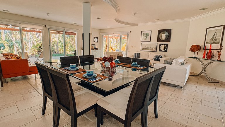 Casa 1726 - Casa com Trilha Exclusiva para a Praia + Área Go