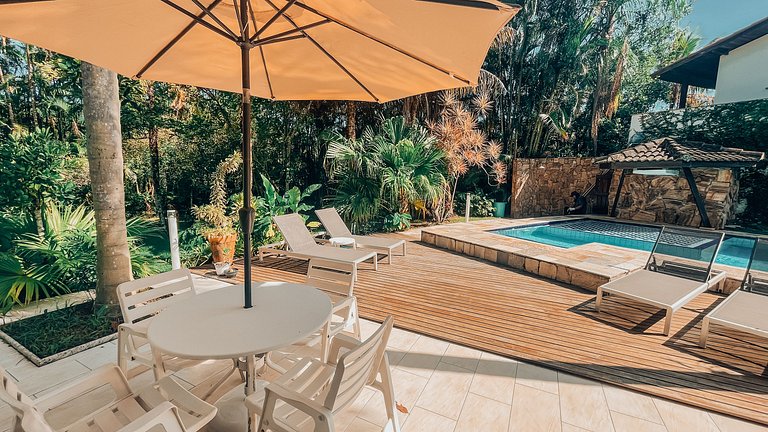 Casa com piscina a 130 m da praia | Guaratuba, Bertioga SP