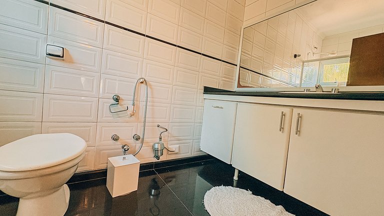 Casa com piscina a 130 m da praia | Guaratuba, Bertioga SP