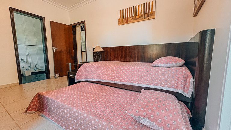 Casa com piscina a 130 m da praia | Guaratuba, Bertioga SP