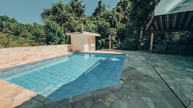 Casa à venda com 4 dormitórios | Guaratuba, Bertioga SP