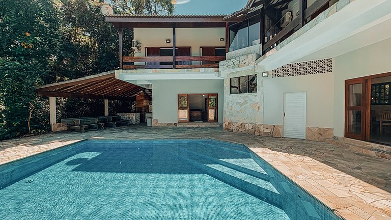 Casa à venda com 4 dormitórios | Guaratuba, Bertioga SP