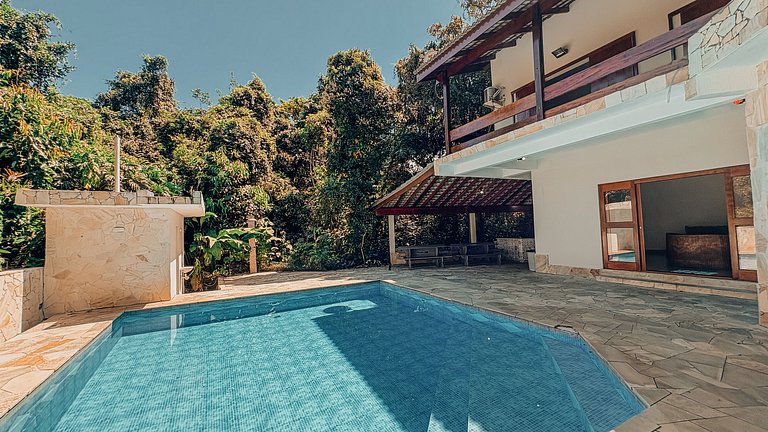 Casa à venda com 4 dormitórios | Guaratuba, Bertioga SP