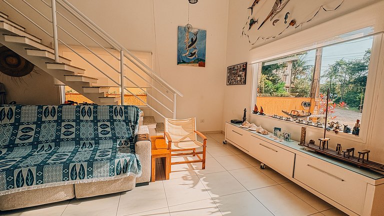 Casa 1926 - Casa com pé direito duplo, muita luz natural e p