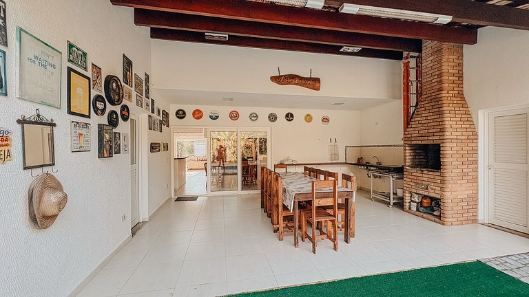 Casa 1926 - Casa com pé direito duplo, muita luz natural e p