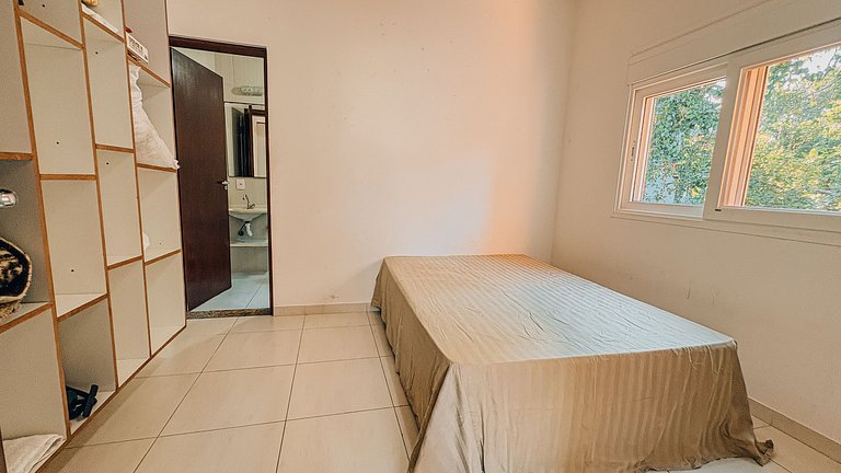 Casa 1926 - Casa com pé direito duplo, muita luz natural e p