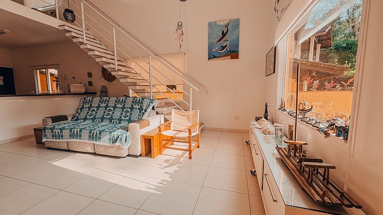 Casa 1926 - Casa com pé direito duplo, muita luz natural e p