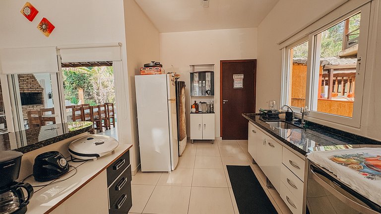 Casa 1926 - Casa com pé direito duplo, muita luz natural e p