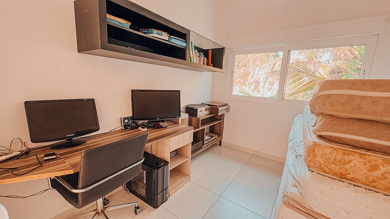 Casa 1926 - Casa com pé direito duplo, muita luz natural e p