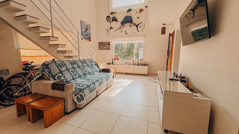 Casa 1926 - Casa com pé direito duplo, muita luz natural e p