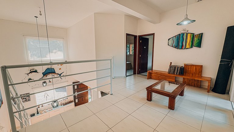 Casa 1926 - Casa com pé direito duplo, muita luz natural e p