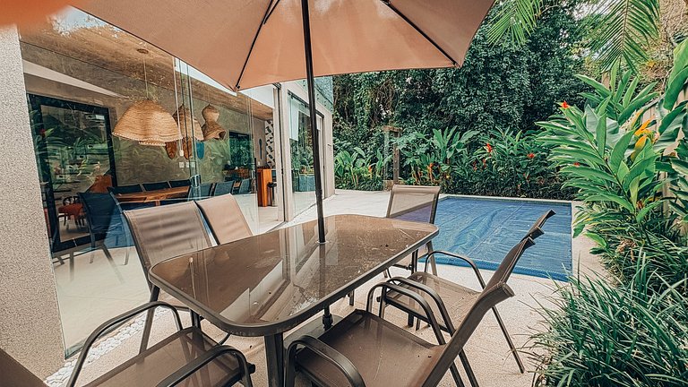 Casa 2426 - Sofisticação entre a natureza, com piscina aquec