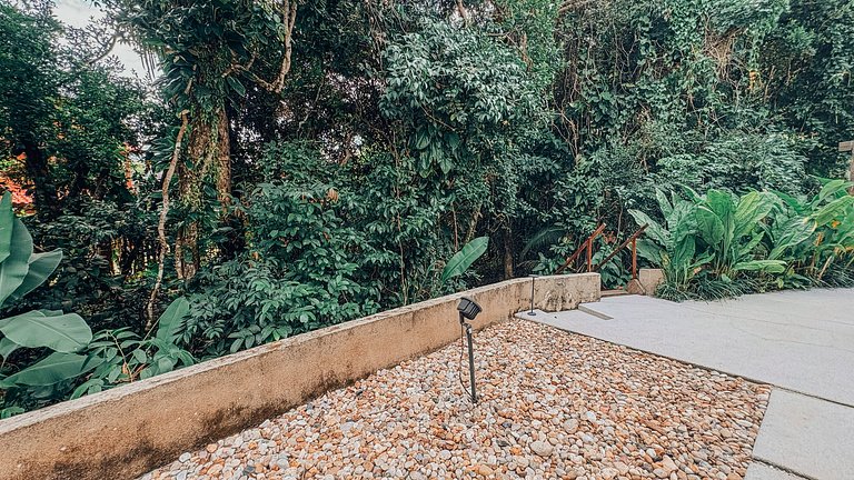 Casa 2426 - Sofisticação entre a natureza, com piscina aquec