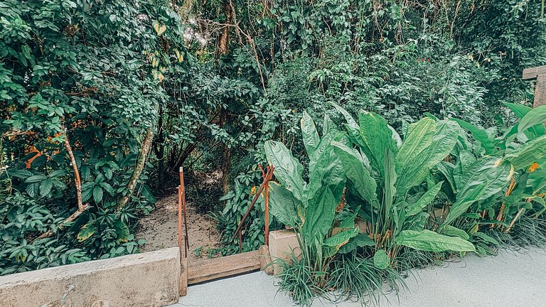 Casa 2426 - Sofisticação entre a natureza, com piscina aquec