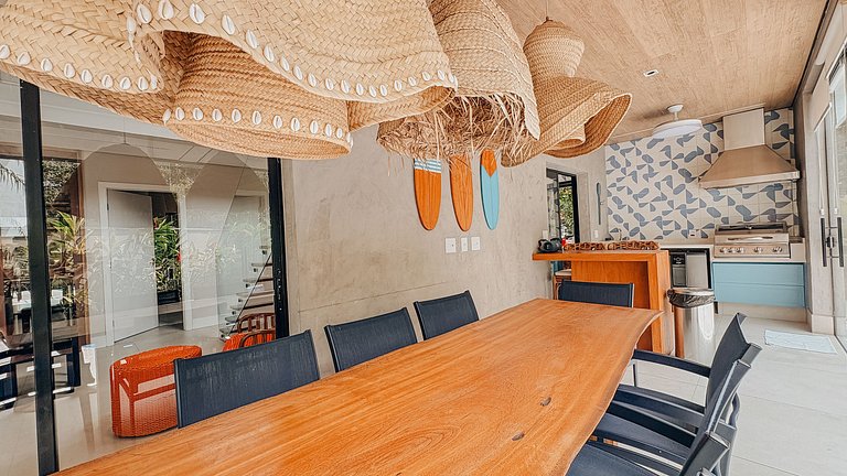 Casa 2426 - Sofisticação entre a natureza, com piscina aquec