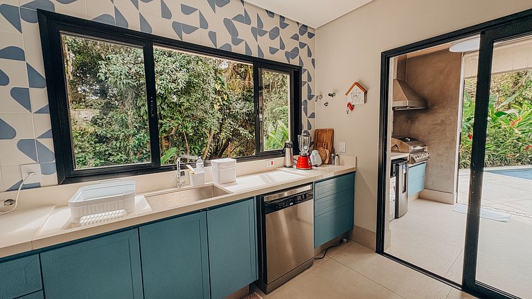 Casa 2426 - Sofisticação entre a natureza, com piscina aquec