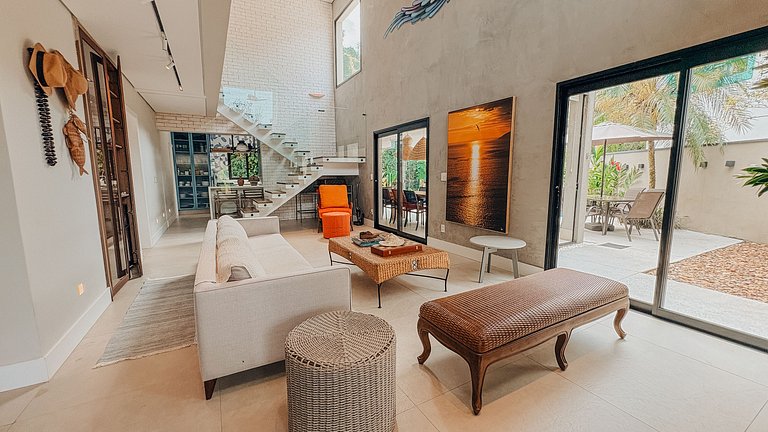 Casa 2426 - Sofisticação entre a natureza, com piscina aquec